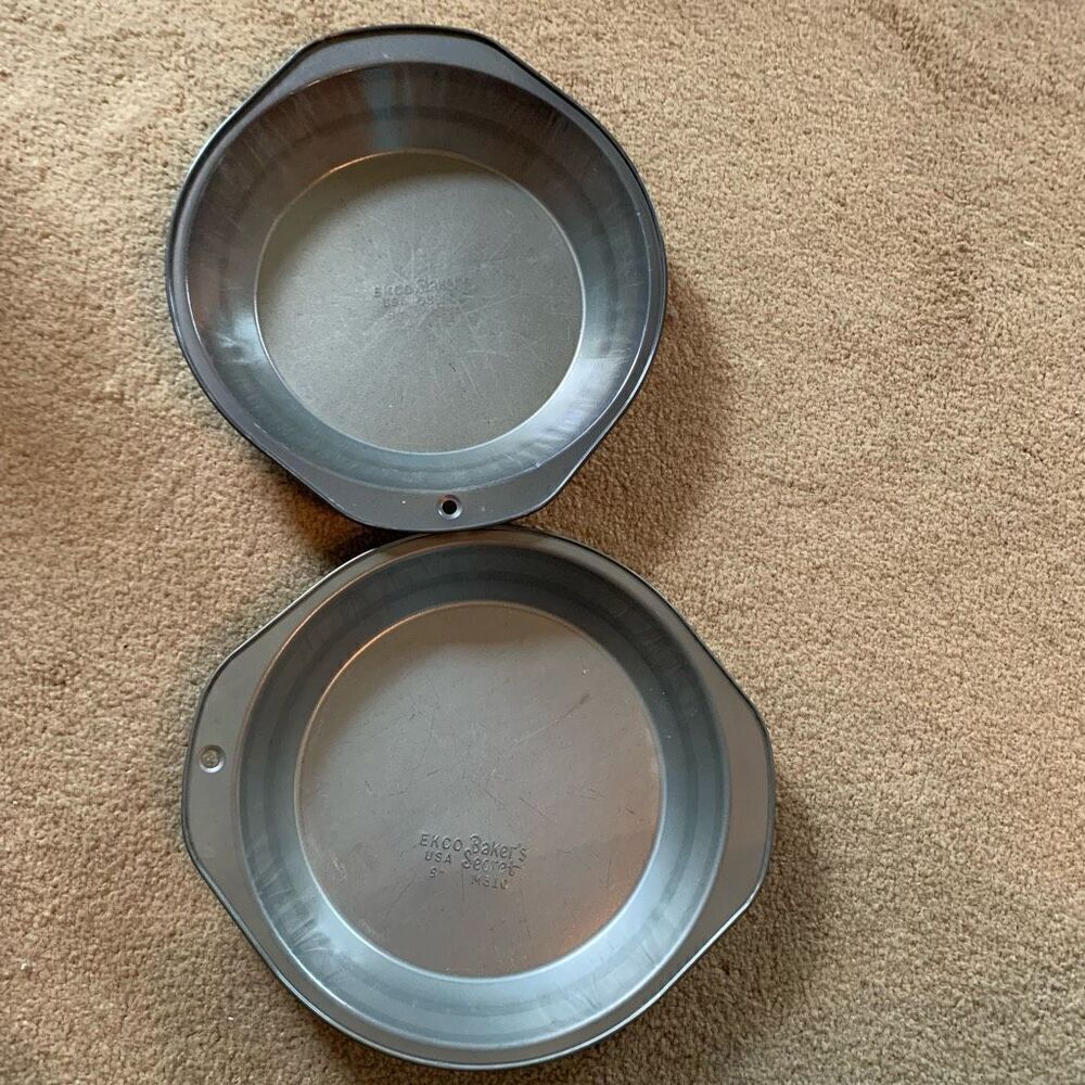 2 EKCO USA Bakers Secret M310 9” Pans